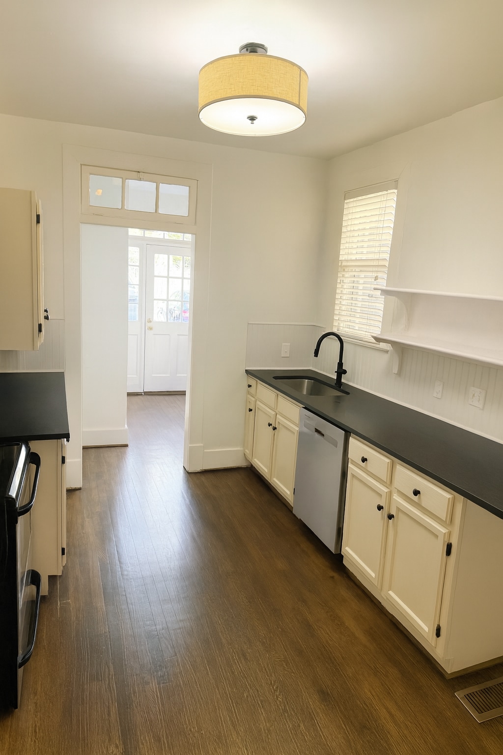 Kitchen - 509 Thorn Pl