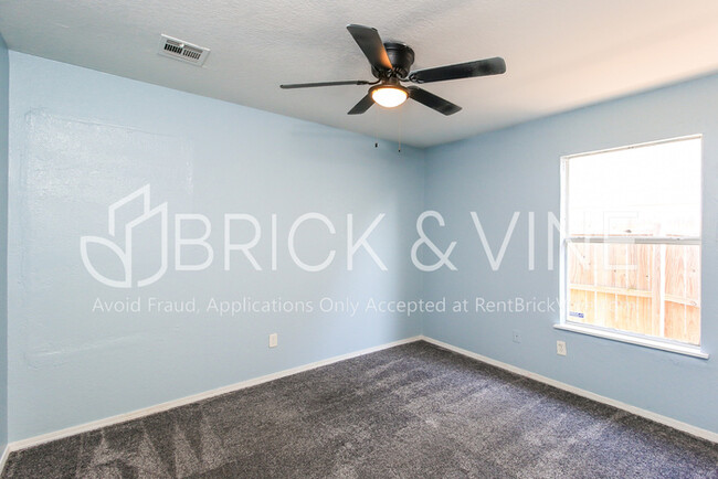 Building Photo - 920 Periwinkle Dr