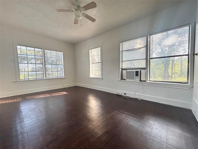Primary Photo - 3312 Oak Springs Dr