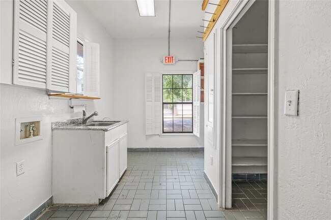 Building Photo - 30318 2nd St