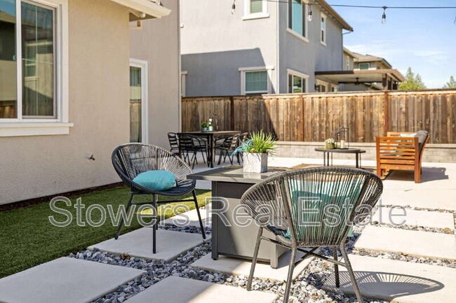 Building Photo - 2428 Periwinkle Pl