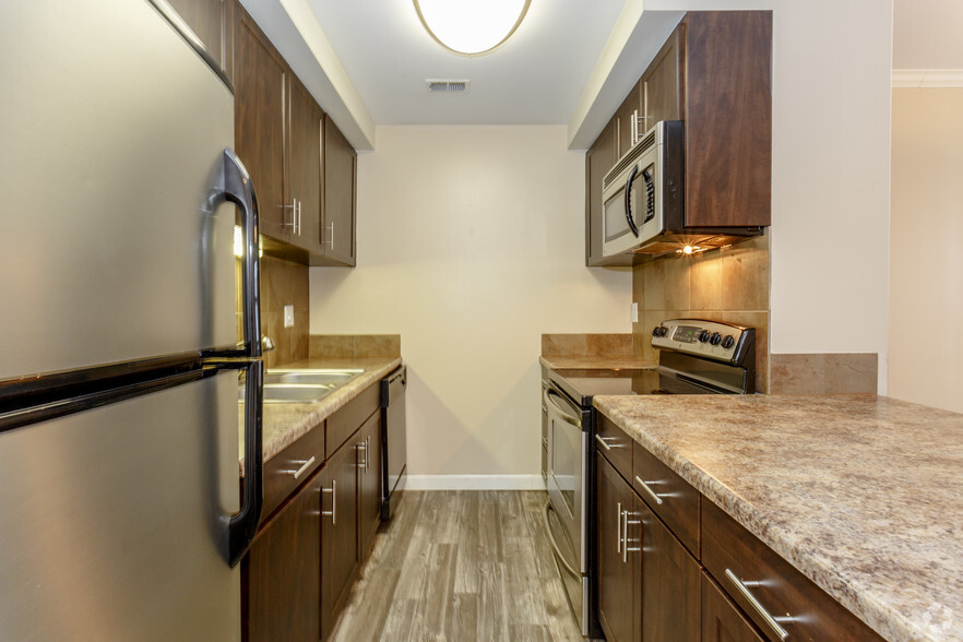 2BR, 2BA - 204 NC - Quality Hill Apartments