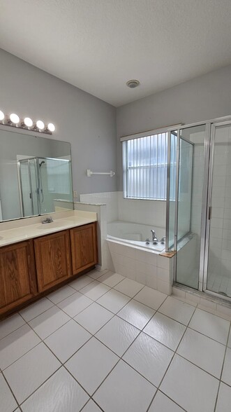 Building Photo - 2713 Barnsley Ln