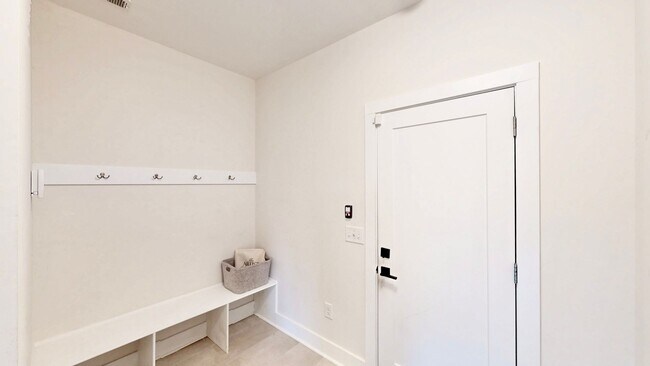 Building Photo - 1220 Lomax Ave