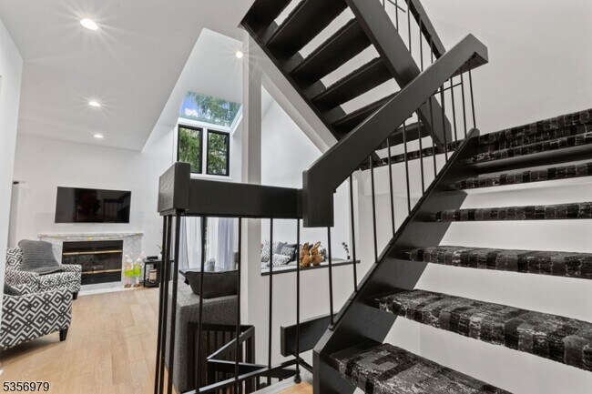 Building Photo - 21 Stepping Ridge