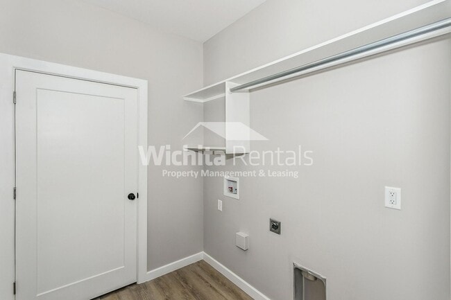 Building Photo - 4 bed / 2 bath - Move in ready!!!