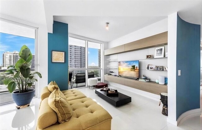 Building Photo - 480 NE 30th St