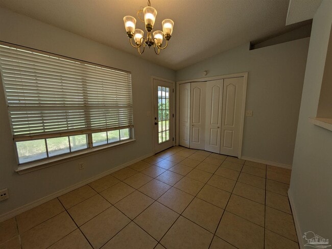 Building Photo - 3359 Green Briar Cir