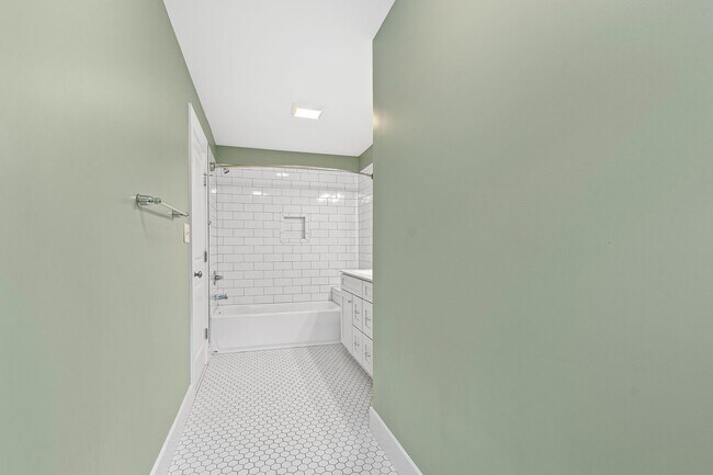 Building Photo - Charming Cape Cod in Tuscaloosa Lakewood!