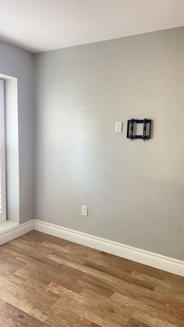 Building Photo - Beautiful Home Located in the very desirab...