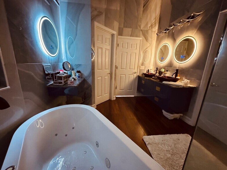 Building Photo - 11745 Via Lucerna Cir