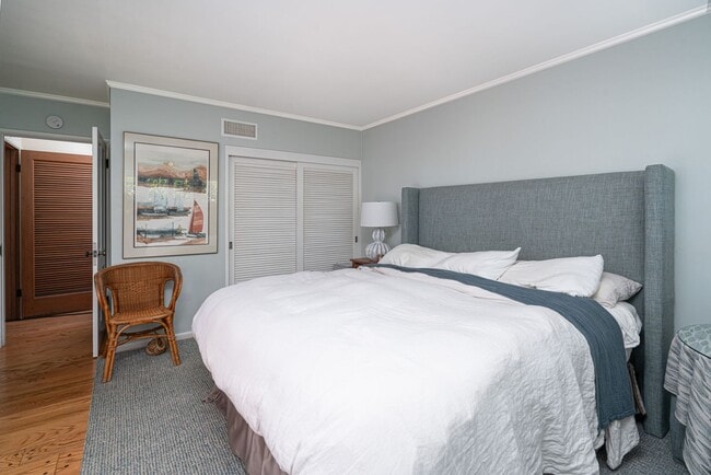 Building Photo - Winter Lease in Exclusive Peninsula Point ...