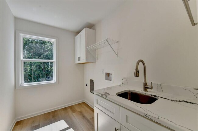 Building Photo - 9135 Fox Trail Ln