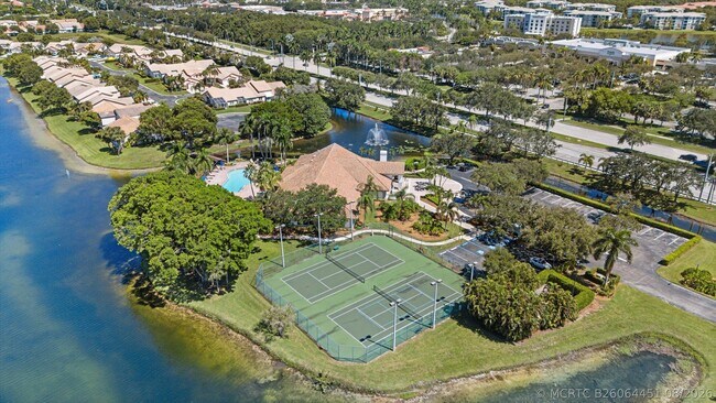 Building Photo - 10761 Pelican Dr