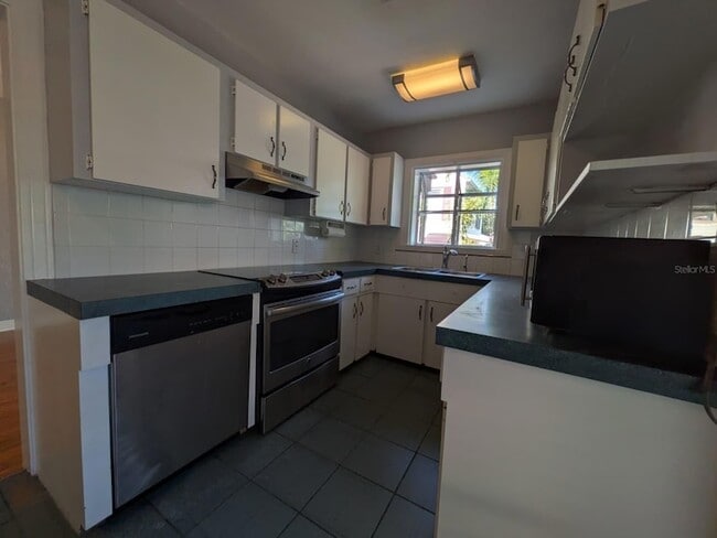 Building Photo - 145 29th Ave N