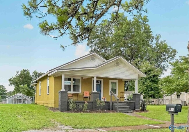 Building Photo - 1231 Oshaughnessy Ave NE