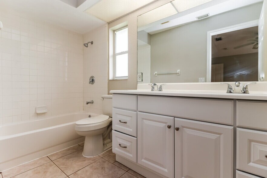 Building Photo - 239 Allworthy St