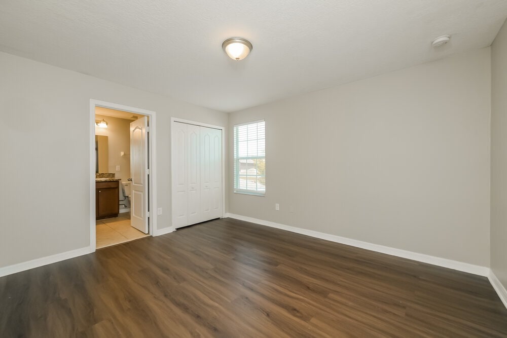 Building Photo - 3207 Bayflower Ave