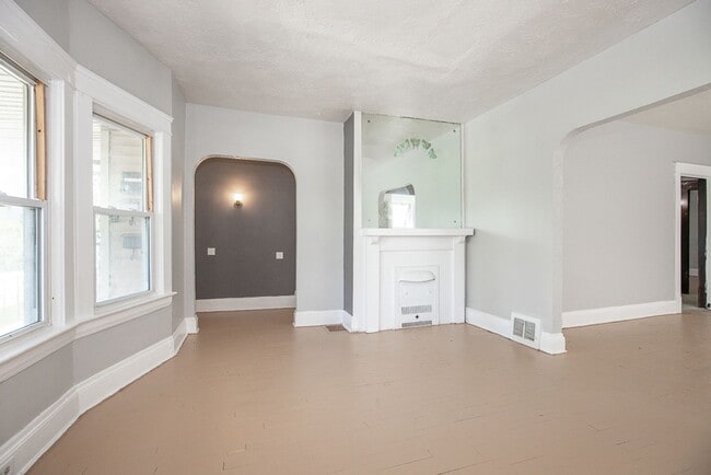 Building Photo - 11519 Carolina Ave