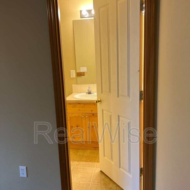 Building Photo - 2885 SW Indian Cir