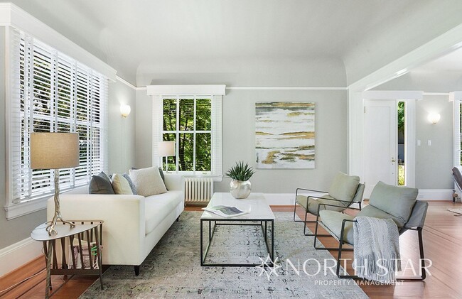 Building Photo - Live in a National Historic Home