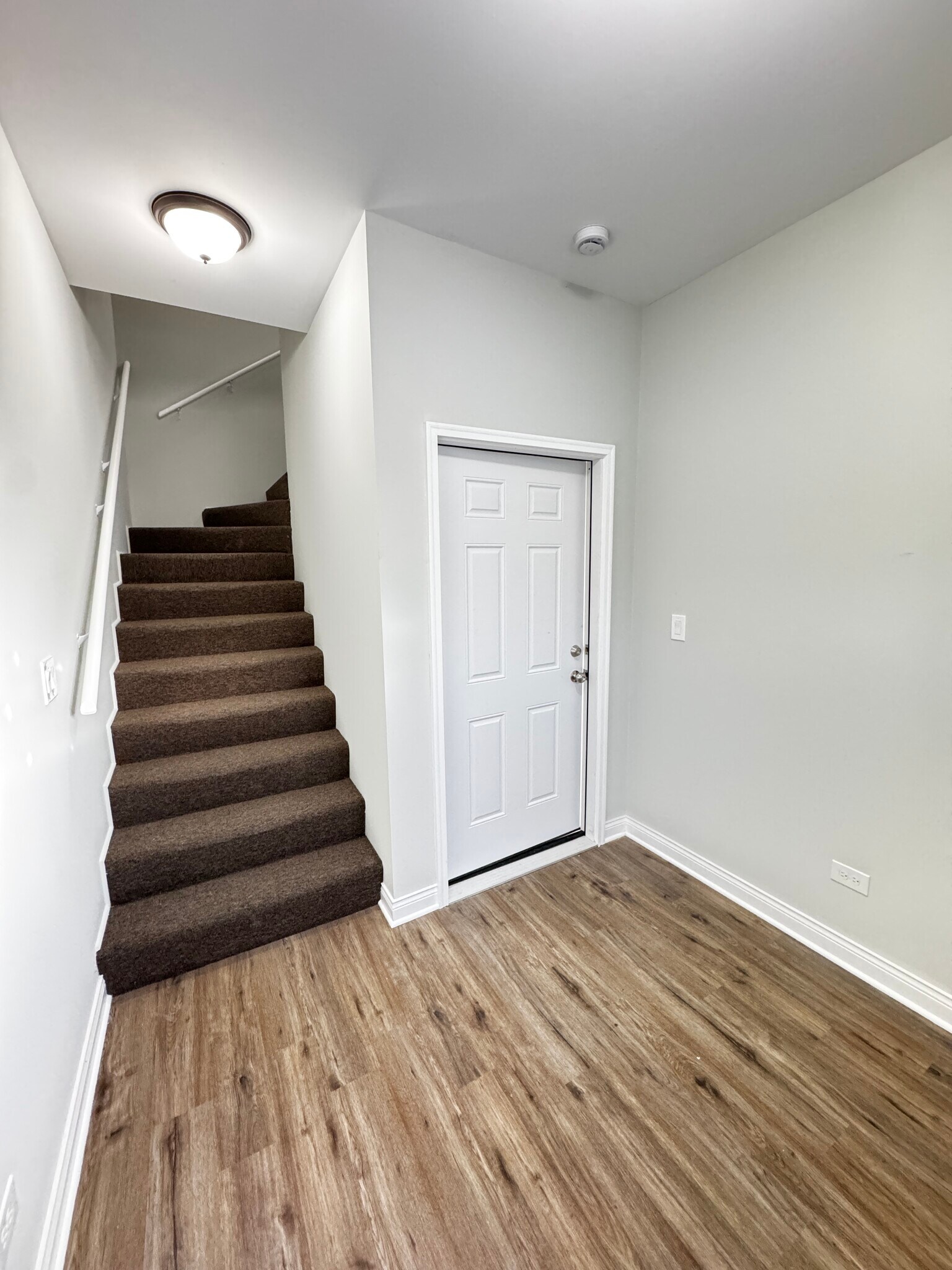 Building Photo - 6807 S Paulina St