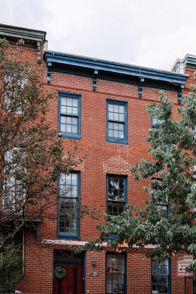 Primary Photo - 1702 Hollins St