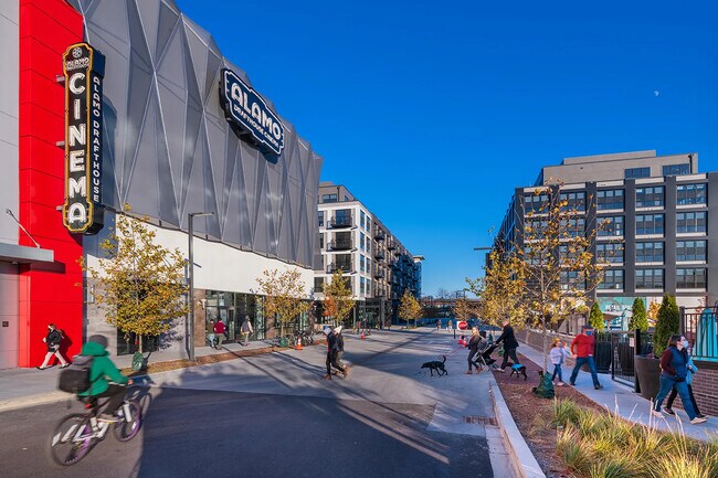 Bryant St Market - 329 W St NE