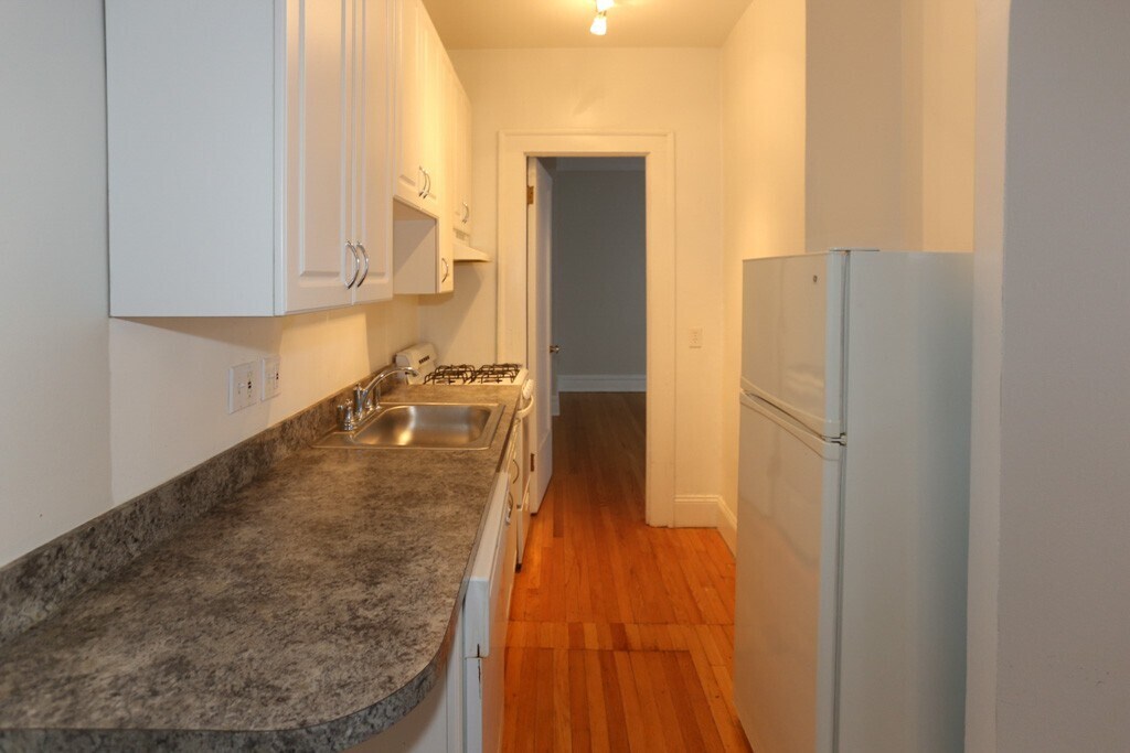 Building Photo - 665 W Melrose St