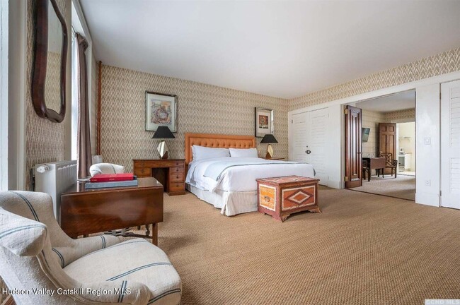 Building Photo - 613 Warren St