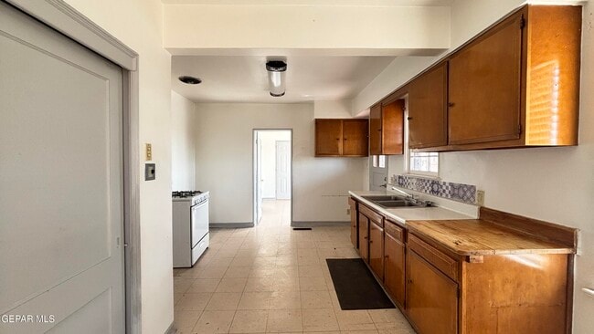 Building Photo - 2731 Idalia Ave