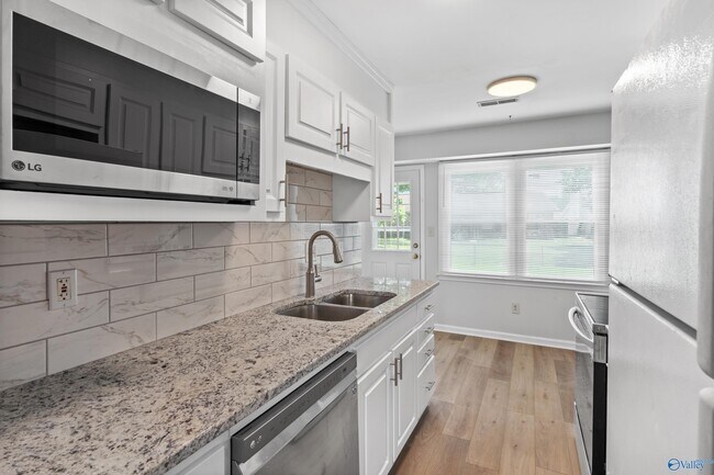 Building Photo - 1008 Fieldstone Ct SE