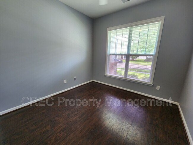 Building Photo - 103 Foxglove Ave