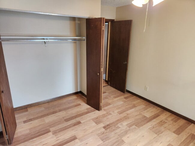 Building Photo - 926 Breezewood Cir