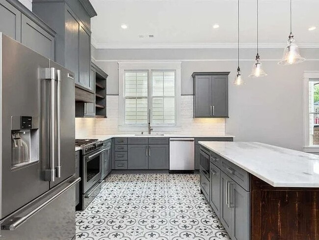 Building Photo - 632 Grady Pl SW