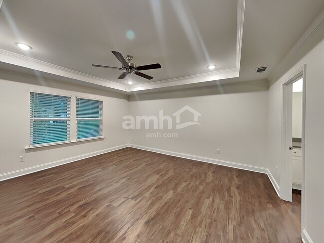 Building Photo - 3880 Chivalry Dr