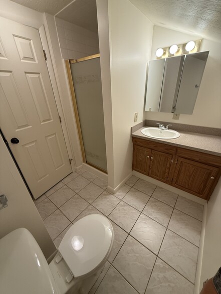 Upstairs Full Bathroom - 56 Beech St