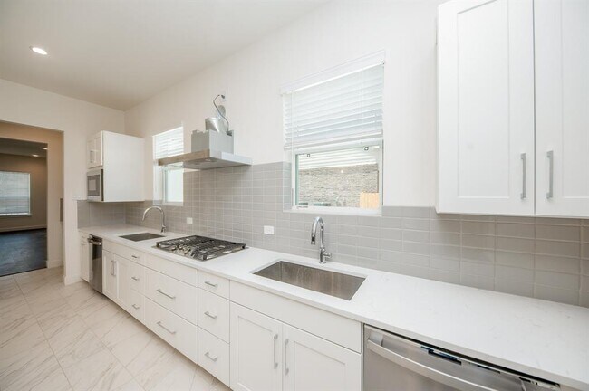 Building Photo - 11519 Silverman Trails