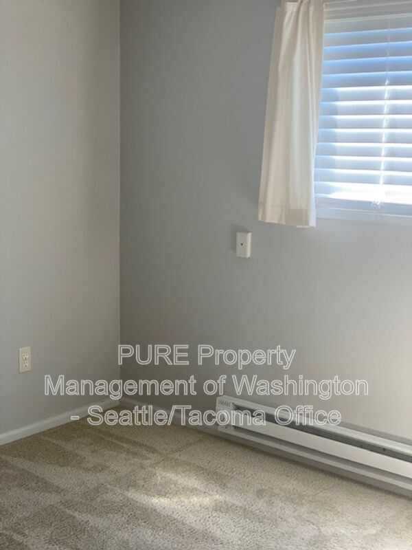 Building Photo - 1422 116th St S