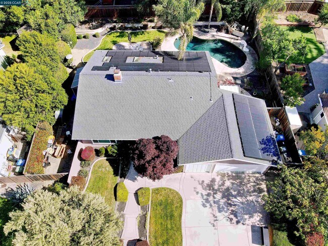 Building Photo - 135 St Patricks Dr