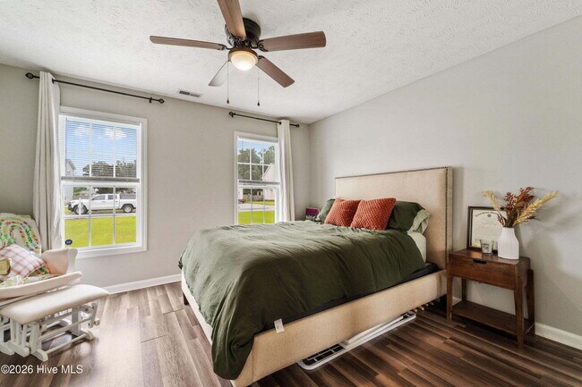 Building Photo - 3 Bedrooms AND A BONUS!! Short Term Leases considered, NO breed restrictions!