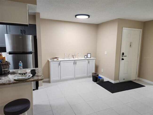 Building Photo - 211 Thorntree Pl