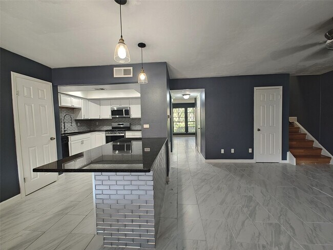 Building Photo - 2252 Shadowdale Dr