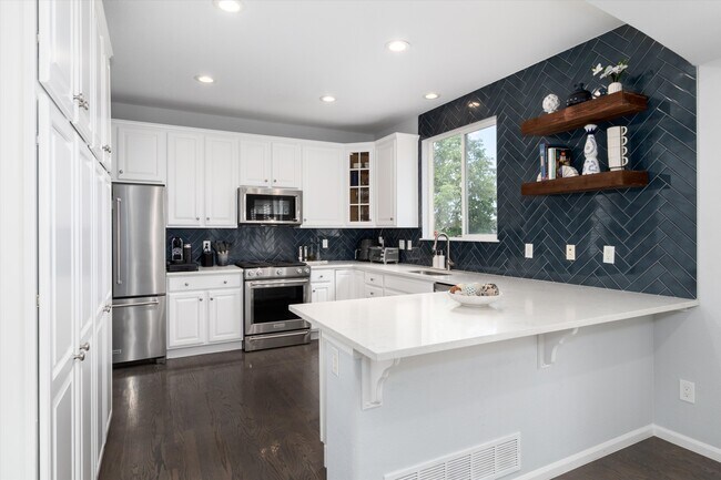 Building Photo - 10786 Southhaven Cir