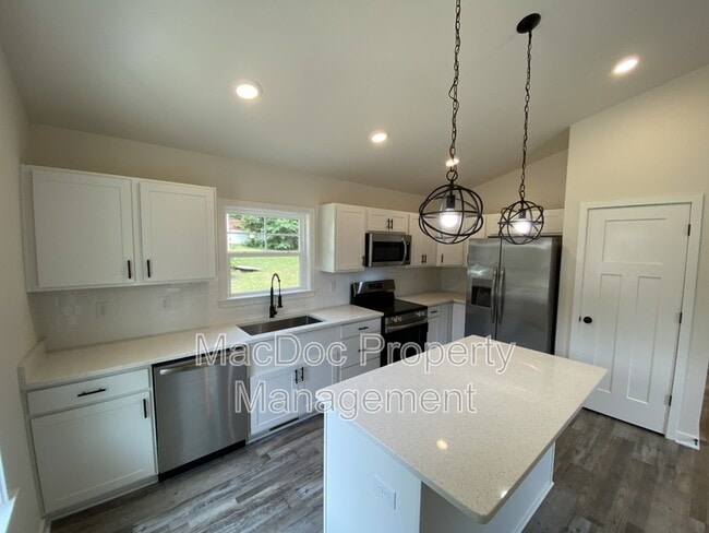 Building Photo - 12171 Tennis Ln