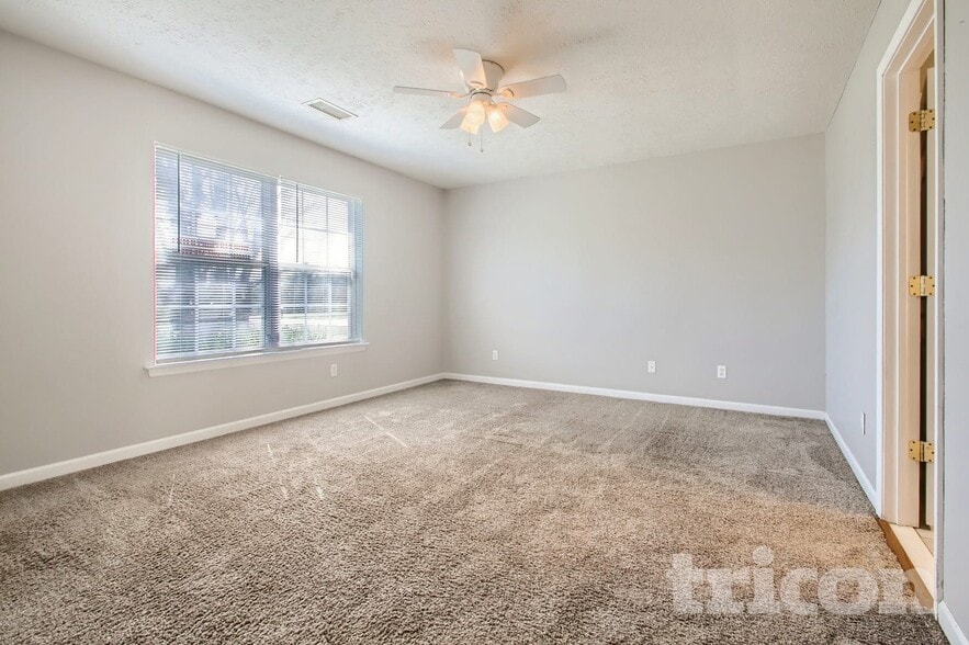 Building Photo - 128 Royal Garden Dr