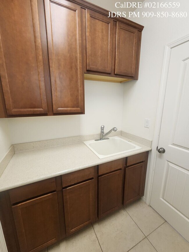 Building Photo - Eastvale 3 Bedroom Home