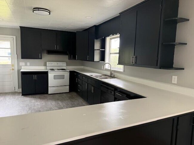 Building Photo - 2205 Stewart St