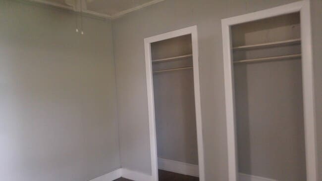 Building Photo - 2-Story House, 5Bed/2Bath with Washer/Drye...