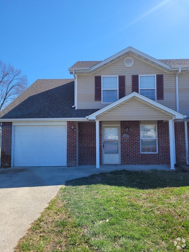 Building Photo - 2681-2683 E Oakbrook Dr